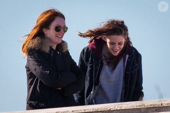 Kristen Stewart et Julianne Moore sur le tournage du film "Still Alice" à New York, le 21 mars 2014.