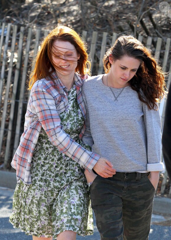 Kristen Stewart et Julianne Moore sur le tournage du film "Still Alice" à New York, le 21 mars 2014.