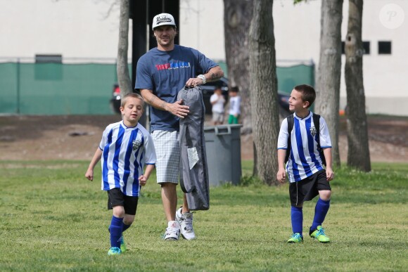 Kevin Federline et sa femme Victoria Prince, assistent au match de foot des fils du jeune homme, le 23 mars 2014 à Los Angeles.