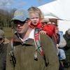 Peter Phillips avec sa fille Savannah à Gatcombe Park le 23 mars 2014