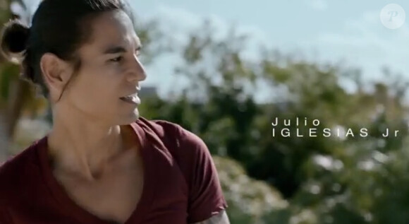 Julio Iglesias Jr. dans le clip Vous les Femmes, des Latin Lovers Julio Iglesias Jr., Damien Sargue et Nuno Resende