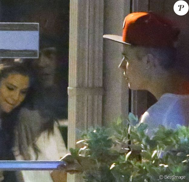Selena Gomez rend visite &agrave; Justin Bieber, qui enregistre un nouvel opus dans les studios Hit Factory en compagnie de la jeune Madison Beer &agrave; Miami, le mardi 8 avril 2014.