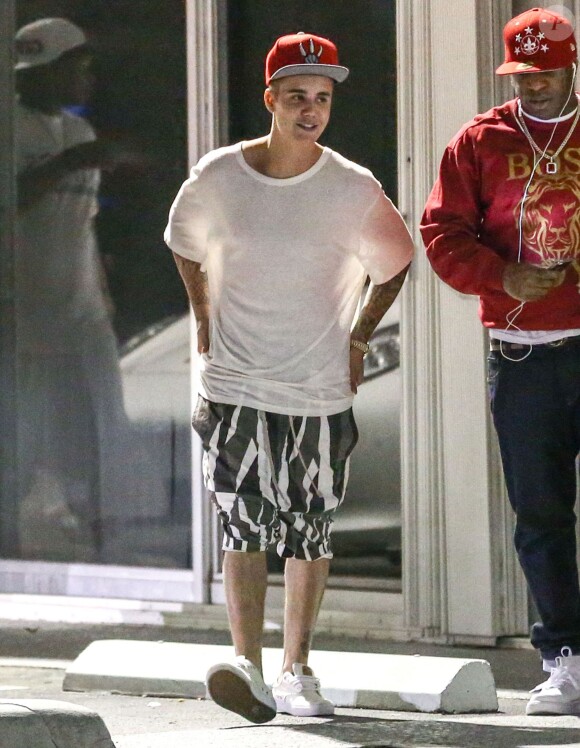 Le chanteur Justin Bieber enregistre un nouvel opus dans les studios Hit Factory en compagnie de la jeune Madison Beer à Miami, le mardi 8 avril 2014.