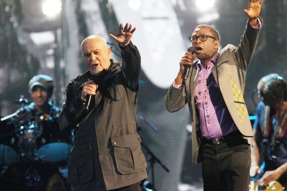 Peter Gabriel et Youssou N'Dour - Concert d'intronisation au Rock and Roll Hall of Fame, à New York le 10 avril 2014.