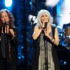 Bonnie Raitt et Emmylou Harris - Concert d'intronisation au Rock and Roll Hall of Fame, à New York le 10 avril 2014.
