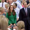 Kate Middleton, splendide dans un manteau Erdem vert menthe, et le prince William visitaient l'Avantidrome, le vélodrome de Cambridge, le 12 avril 2014, au sixième jour de leur tournée en Nouvelle-Zélande.