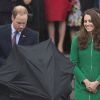 Le prince William et Kate Middleton, duc et duchesse de Cambridge, visitaient... Cambridge, en Nouvelle-Zélande, le 12 avril 2014, au sixième jour de leur tournée officielle. Ils y ont déposé deux roses au memorial de la guerre et inauguré le vélodrome, mais aussi reçu l'ovation de 15 000 personnes !