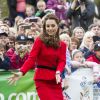 Kate Middleton, en talons hauts et ensemble Luisa Spagnoli déjà porté en 2011, s'est montrée très volontaire le 14 avril 2014 lors d'un événement pour la promotion de la Coupe du monde de cricket 2015, à Christchurch, en Nouvelle-Zélande, au 8e jour de sa tournée officielle avec William.