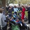 Le prince William et Kate Middleton ont rencontré cinq paires de jumeaux, le 14 avril 2014 à Christchurch. Le duc de Cambridge a dit espérer qu'on ne lui demande pas de faire du baby sitting.