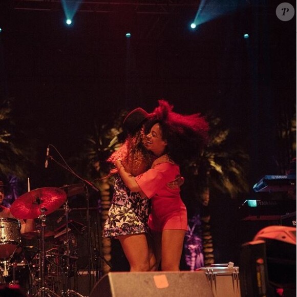 Beyoncé et Solange Knowles, soeurs complices lors du festival de Coachella. Indio, le samedi 12 avril 2014.