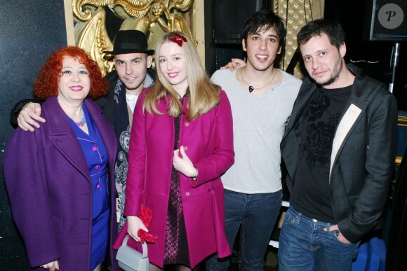 Pascale Ackermann, Capucine Ackermann, Hugo F, Jonathan Dassin - Show Case du chanteur Hugo F au théâtre Daunou à Paris le 2 décembre 2013.
