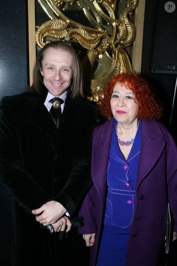Morgan Ackermann avec sa mère Pascale - Show Case du chanteur Hugo F au théâtre Daunou à Paris le 2 décembre 2013.