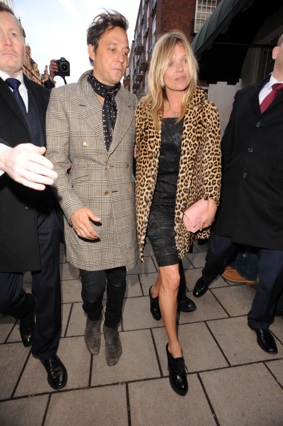 Kate Moss va déjeuner, le jour des ses 40 ans, avec son mari Jamie Hince à Londres, le 16 janvier 2014. 