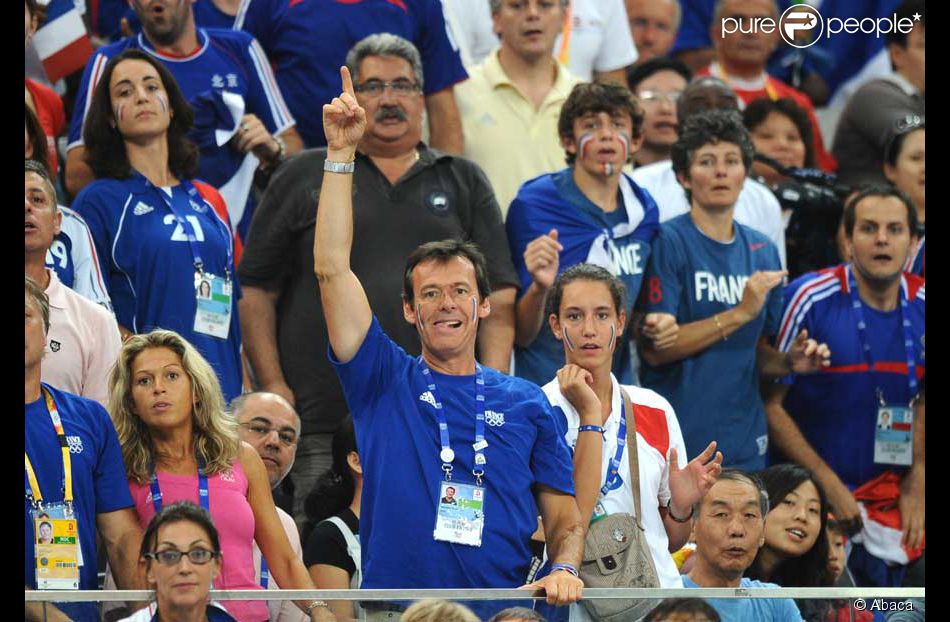 Jean Luc Reichmann En Transe Avec L Equipe De France De Hand Purepeople