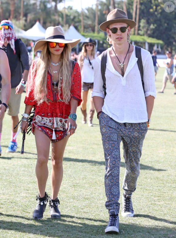 Vanessa Hudgens et son petit ami Austin Butler lors du 3ème jour du festival de Coachella, le 13 avril 2014.
