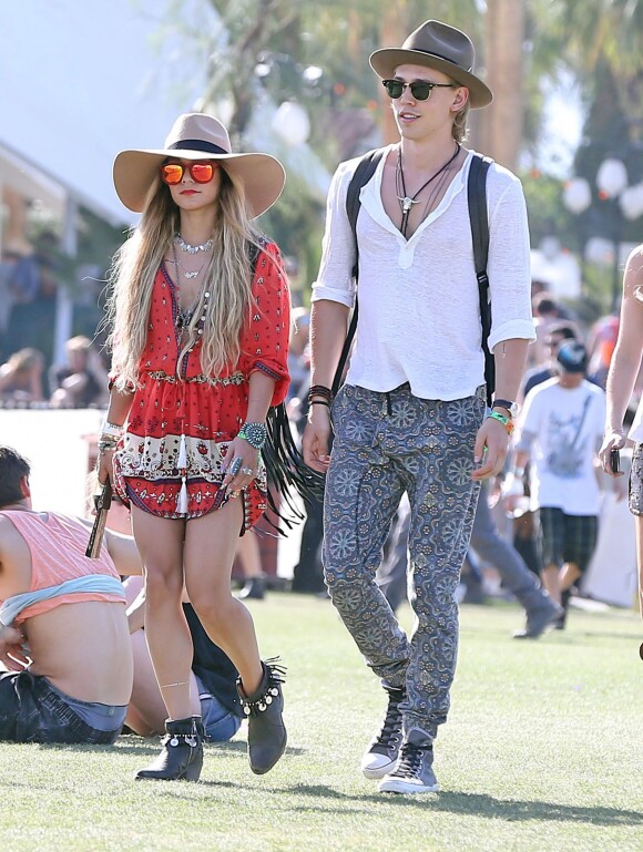 Vanessa Hudgens et son petit ami Austin Butler lors du 3e jour du festival de Coachella, le 13 avril 2014.