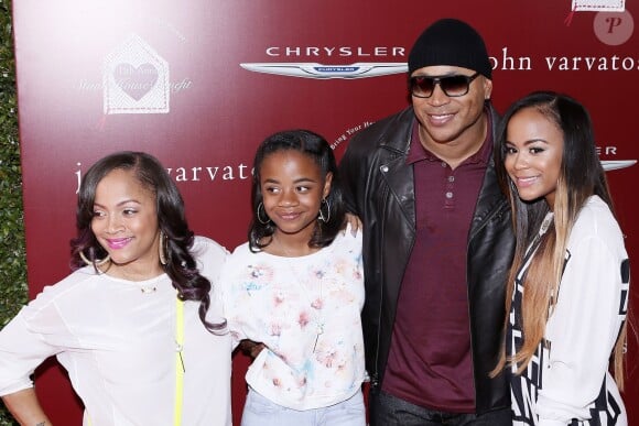 LL Cool J, son épouse Simone Johnson (première en partant de la gauche), et leurs filles Nina et Samaria assistent à la 11e édition de la soirée caritative de John Varvatos, au profit de la Stuart House. Los Angeles, le 13 avril 2014.