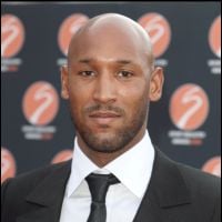 Nicolas Anelka : Violemment pris à partie, il reçoit ''un coup de pied au cul''