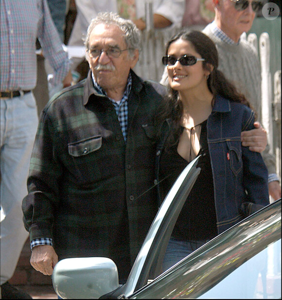 Salma Hayek après un déjeuner au restaurant Ivy avec Gabriel Garcia Marquez le 24 avril 2003 à Los Angeles