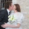 Anna Mouglalis et Vincent Rae amoureux lors de leur mariage à Saint-Paul de Vence le 22 mars 2013.