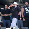 Justin Bieber fait une apparition surprise lors du festival de musique de Coachella Valley, le 13 avril 2014. Justin Bieber est monté sur scène avec Chance The Rapper (Chancelor Bennett).