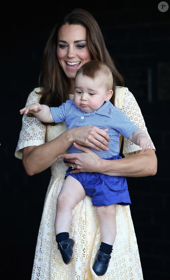 Kate Middleton et son fils le prince George, lors d'une visite au Taronga Zoo de Sydney, le 20 avril 2014.