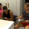 Un clash éclate entre Julien et Micha (Les Marseillais à Rio - épisode du lundi 21 avril 2014.)