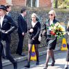 Debbie Lang, sa fille Lola et Tiger Lily (soeur de Peaches) aux obsèques de Peaches Geldof, décédée à l'âge de 25 ans, en l’église de "St Mary Magdalene and St Lawrence" dans le village de Davington en Angleterre, le 21 avril 2014.