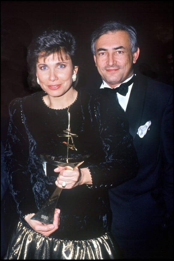 Domnique Strauss-Kahn et Anne Sinclair à la cérémonie des 7 d'Or, à Paris le 18 novembre 1990. 