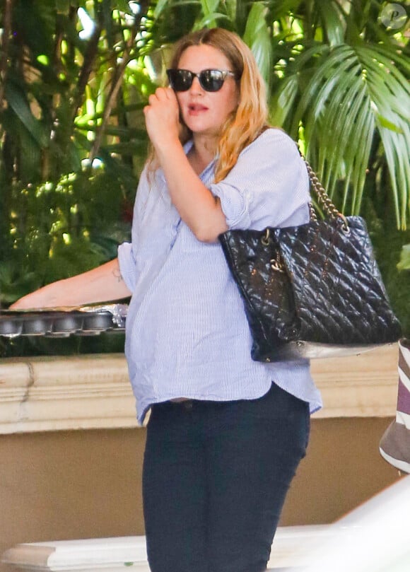 Exclusive - Drew Barrymore enceinte à Beverly Hills, Los Angeles, le 11 avril 2014.