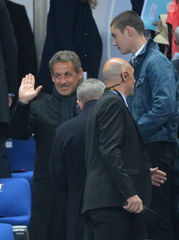 Manuel Valls et Nicolas Sarkozy au Stade de France le 19 avril 2014.