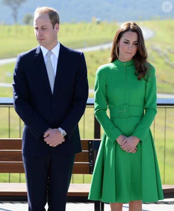 Le prince William et Catherine Kate Middleton visitent l'Arboretum National où ils plantent un arbre et rencontrent les enfants de la communauté dans le cadre de leur visite officielle en Australie, le 24 avril 2014.