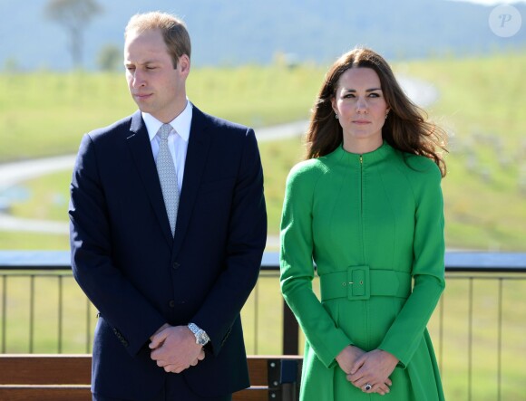 Le prince William et Catherine Kate Middleton, la duchesse de Cambridge visitent l'Arboretum National où ils plantent un arbre et rencontrent les enfants de la communauté dans le cadre de leur visite officielle en Australie, le 24 avril 2014.