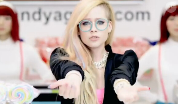 Avril Lavigne dans le clip "Hello Kitty", son dernier clip mis en ligne le 21 avril 2014.