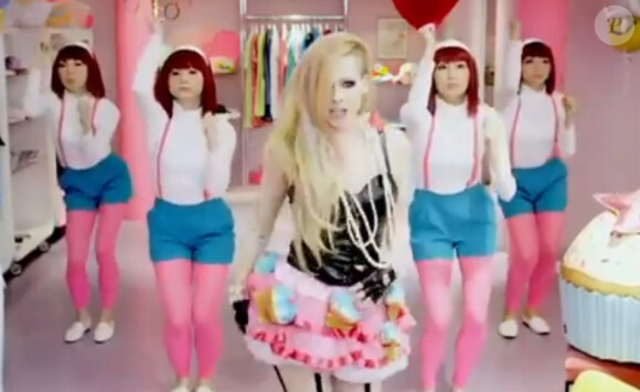 Avril Lavigne dans le clip "Hello Kitty", son dernier clip mis en ligne le 21 avril 2014.