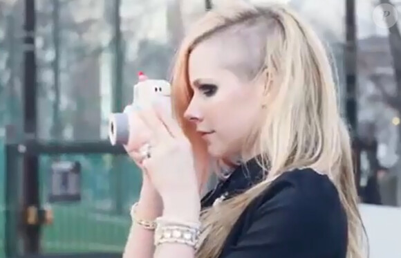 Avril Lavigne dans le clip "Hello Kitty", son dernier clip mis en ligne le 21 avril 2014.