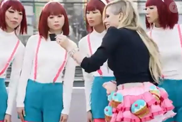 Avril Lavigne dans le clip "Hello Kitty", son dernier clip mis en ligne le 21 avril 2014.