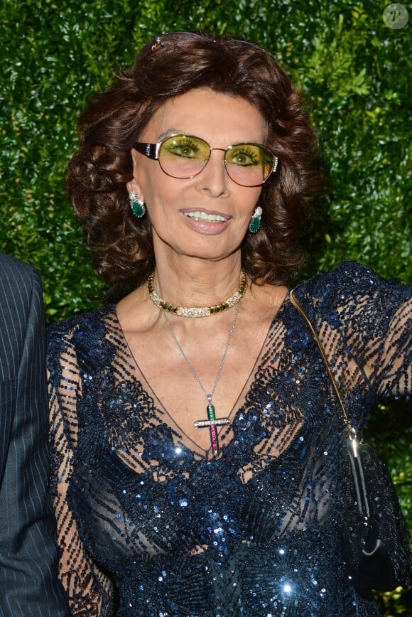 Sophia Loren lors du 9e dîner de la maison Chanel au restaurant Balthazar pendant le Festival du film de Tribeca à New York, le 22 avril 2014.