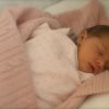 La première photo de la princesse Leonore de Suède après sa naissance le 20 février 2014 à New York, prise par son père Chris O'Neill