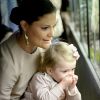 La princesse Victoria avec sa fille la princesse Estelle de Suède à l'aquarium du zoo de Stockholm le 16 avril 2014