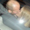 Jason Statham et Rosie Huntington-Whiteley s'embrassent passionnément dans un taxi après avoir dîné au restaurant Nobu. Londres, le 26 avril 2014.