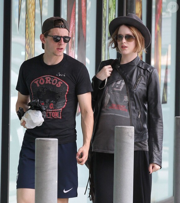 Exclusif - Evan Rachel Wood, enceinte, et son mari Jamie Bell à Malibu, le 20 juillet 2013