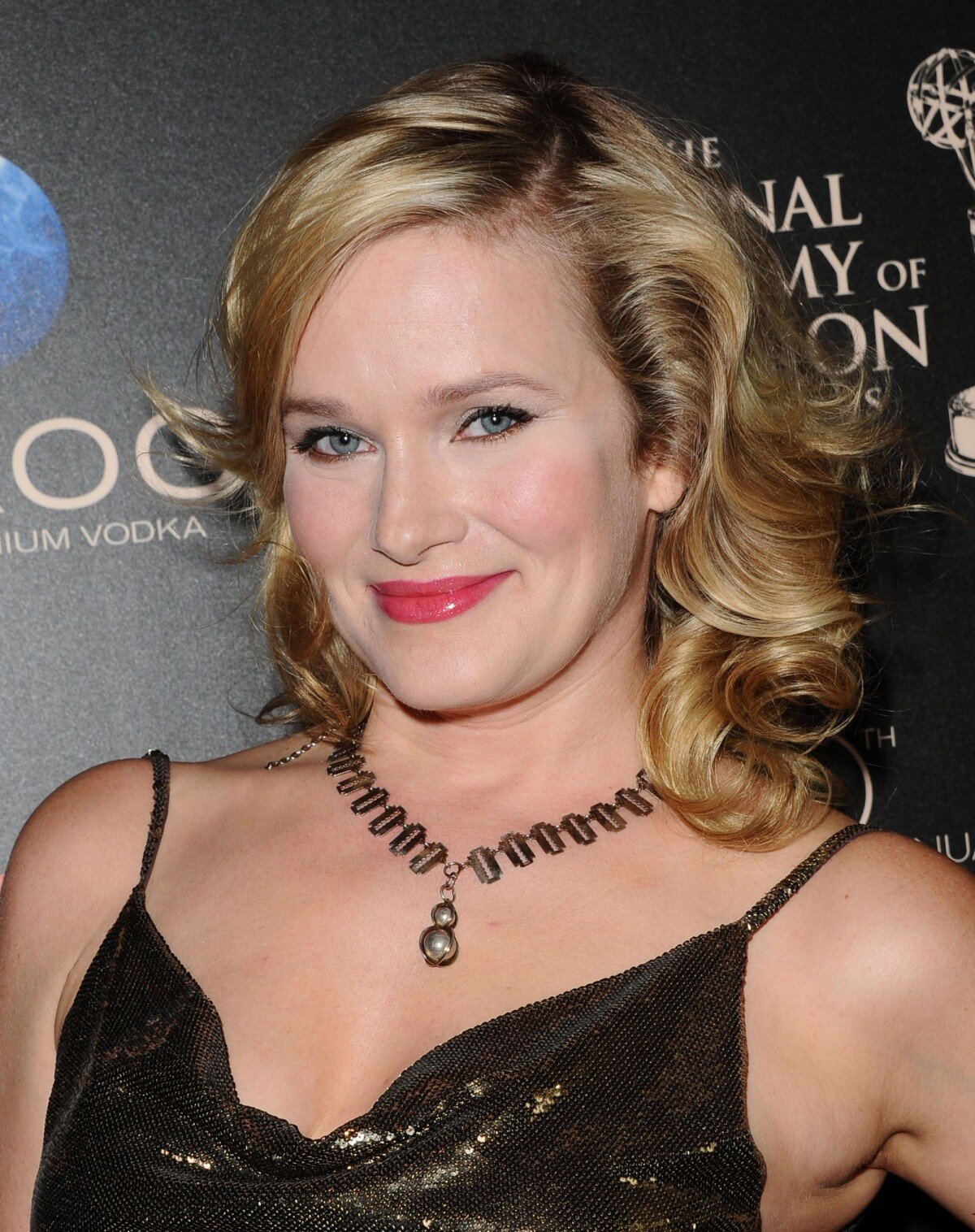 Photo : Nicholle Tom à la 40e cérémonie des Emmy Awards à Los Angeles