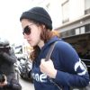 Kristen Stewart a quitté son hôtel pour aller faire un shooting photo dans les studios de Karl Lagerfeld à Paris. La belle est l'égérie de la collection Paris-Dallas. Le 4 février 2014