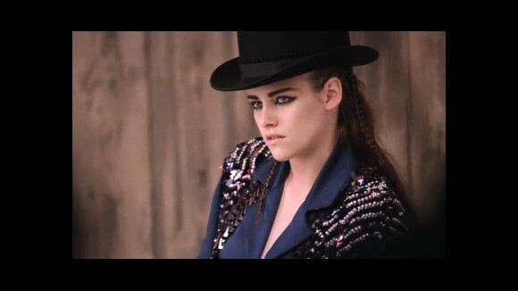 Kristen Stewart : Mystérieuse et rock en égérie Chanel