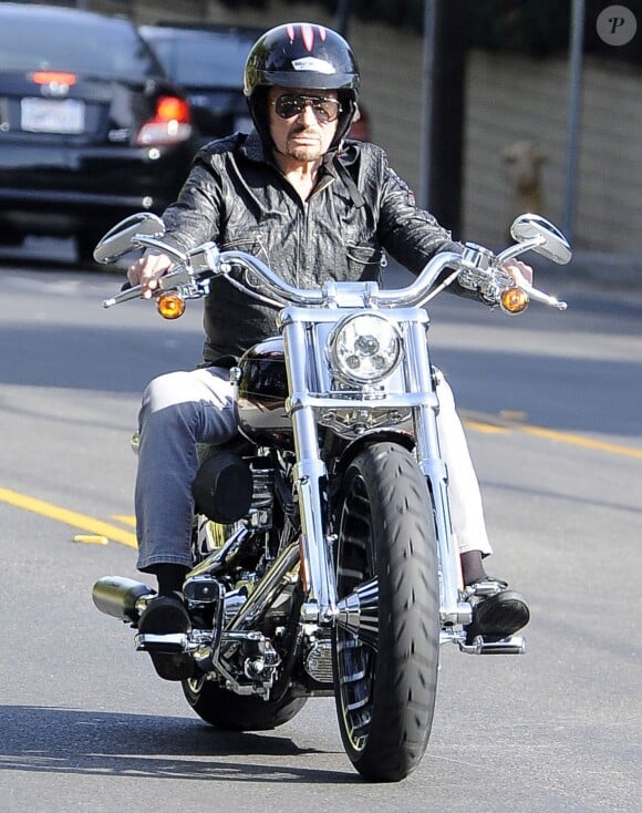 Johnny Hallyday sur sa moto à Brentwood, le 23 avril 2014.