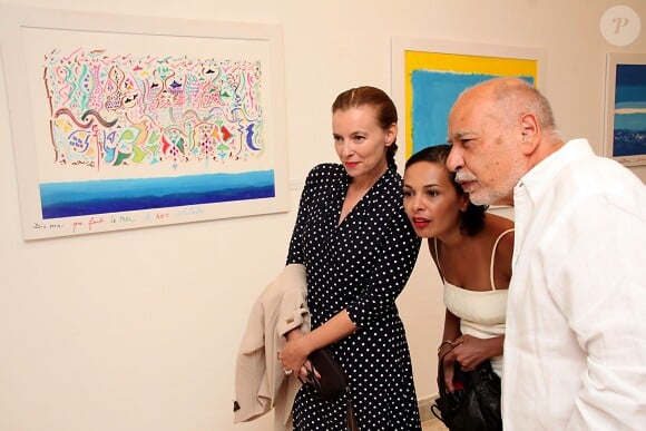 Exclusif - Valérie Trierweiler, Saida Jawad et Valérie de Senneville au vernissage de l'exposition de Tahar Ben Jelloun à la galerie Tindouf à Marrakech le 26 avril 2014.