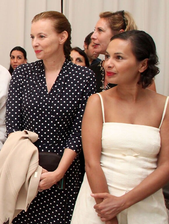 Exclusif - Valérie Trierweiler, Saida Jawad et Valérie de Senneville assistent au vernissage de l'exposition de tableaux de Tahar Ben Jelloun à la galerie Tindouf à Marrakech le 26 avril 2014.