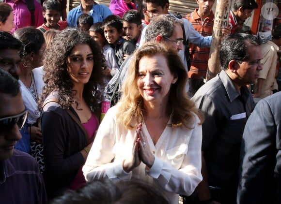 Valérie Trierweiler, l'ex-compagne de François Hollande, à Bombay, aux côtés de l'association humanitaire "Action contre la faim", lors de son voyage en Inde. Le 28 janvier 2014.