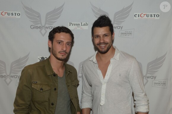 Nicolas Suret et Sebastien Soudais à la soirée de lancement de la vapoteuse électronique Gleenway à l'hôtel O à Paris, le 6 mai 2014.